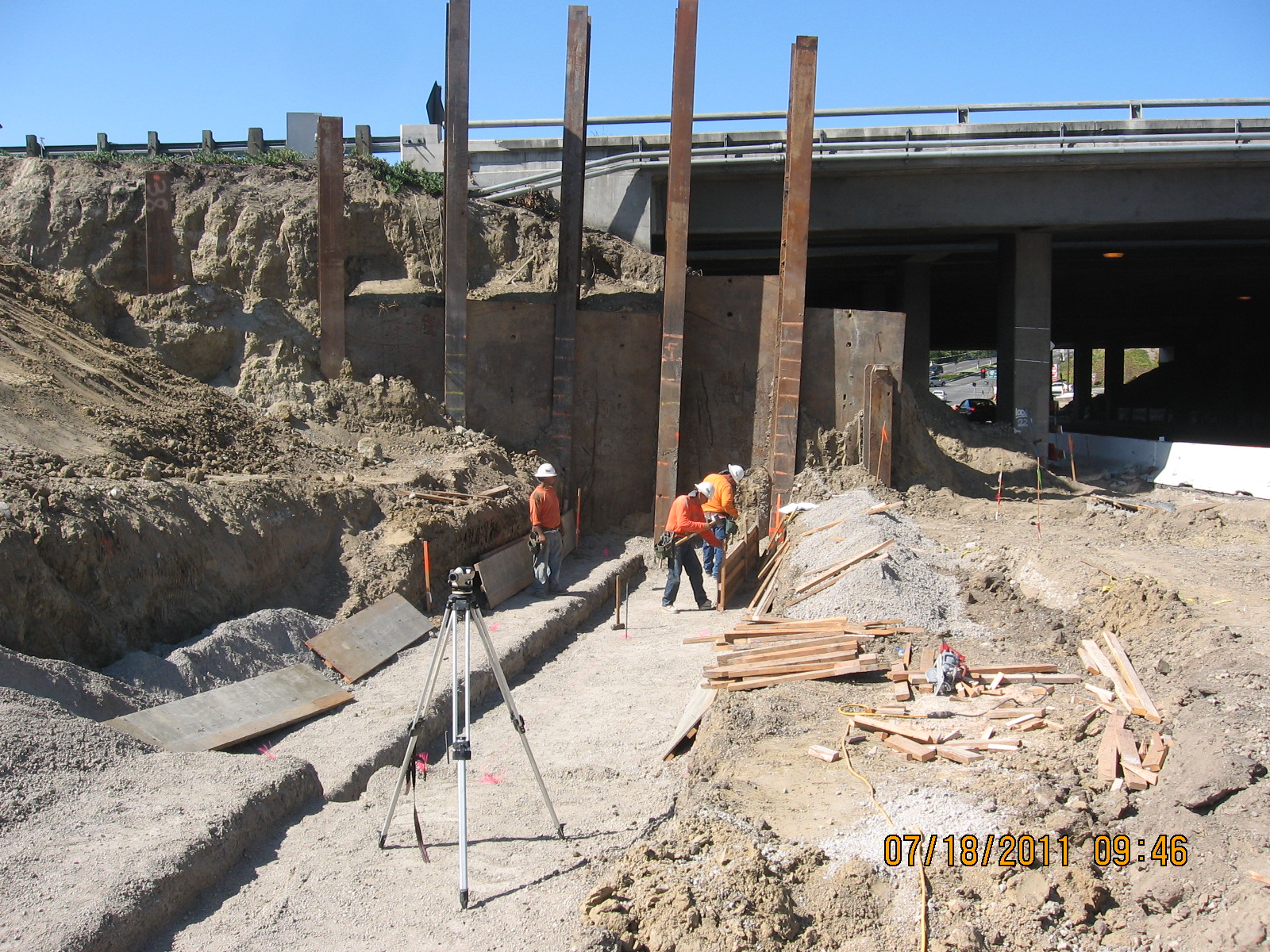 Sheet pile retaining wall