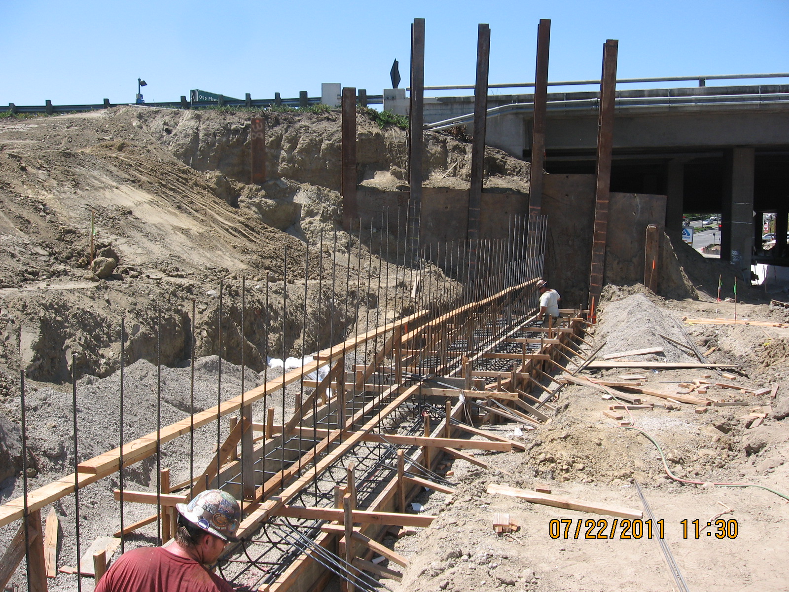 Retaining wall steel and formwork